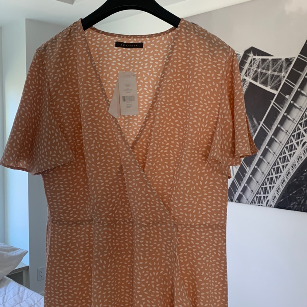 Suzy Shier peach summer dress; NWT.